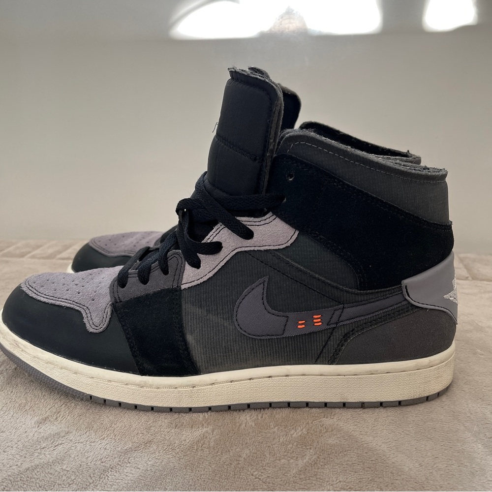 Jordan 1 Mids